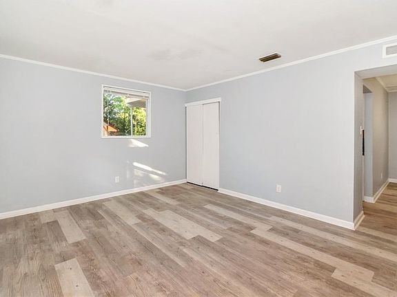 3rd image of 511 Meadow Wood Curv E