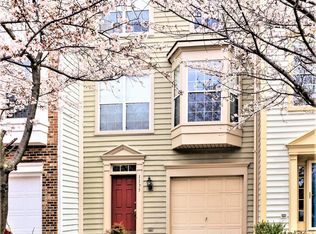1135 Cypress Tree Pl, Herndon, VA 20170