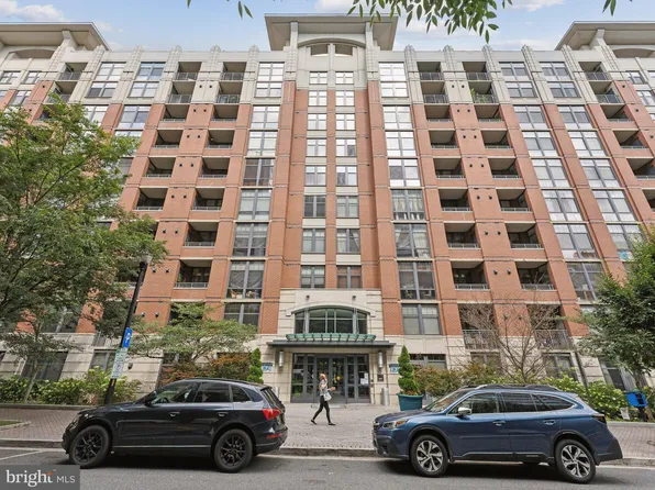 1021 Garfield St #902, Arlington, VA 22201