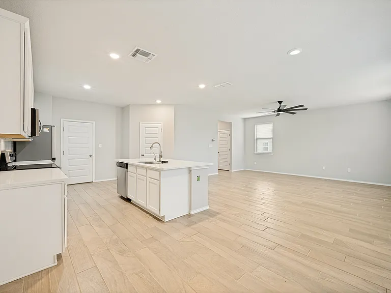 11038 Airmen Dr — Photo 4