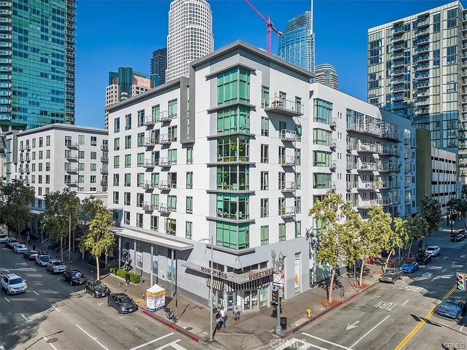 645 W 9th St