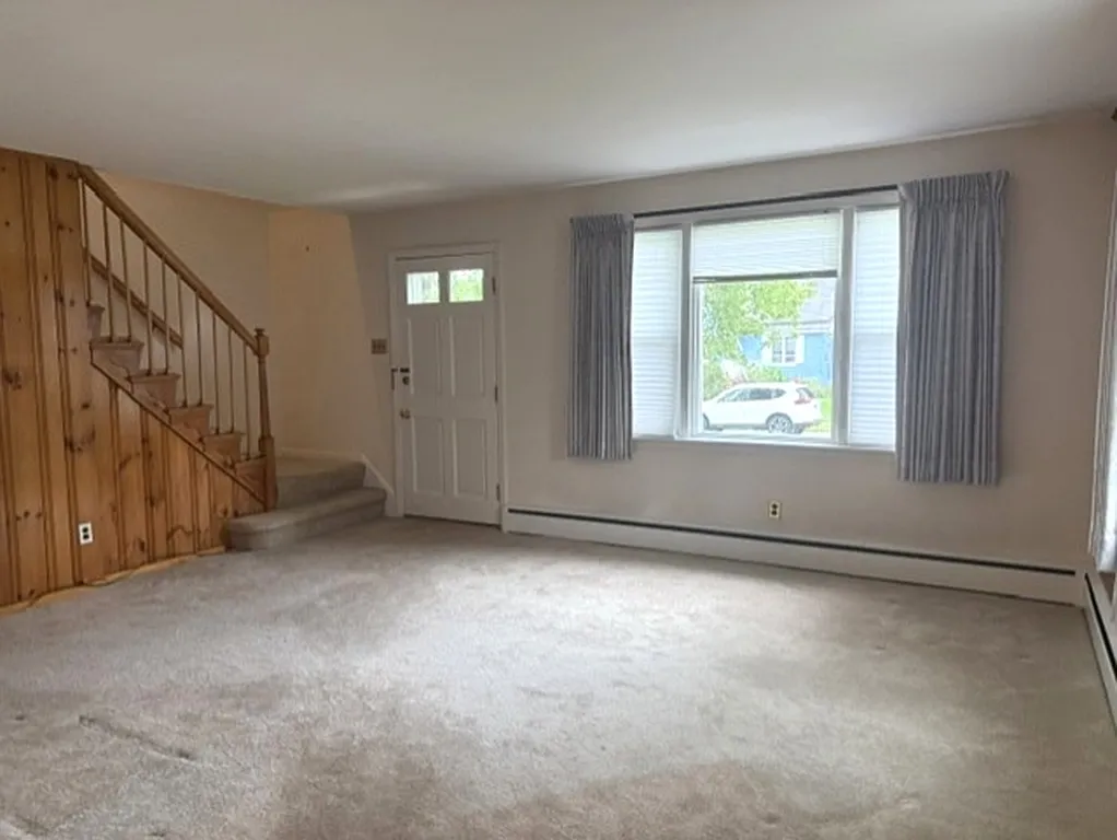 4 bed, 2.0 bath, 1375 sqft, $2,600 — Photo 2