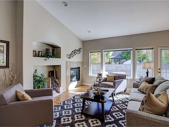 2nd image of 3220 Pierce St #1