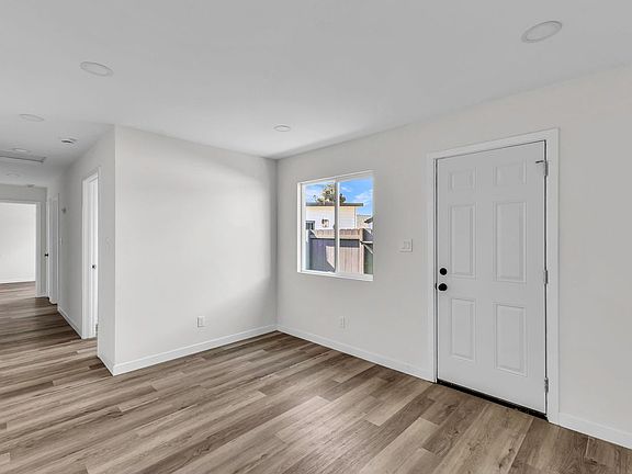 4th image of 2031 E Ave