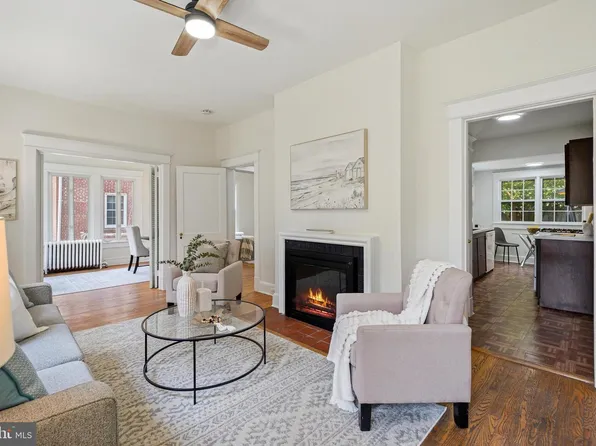4323 Fessenden St NW, Washington, DC 20016