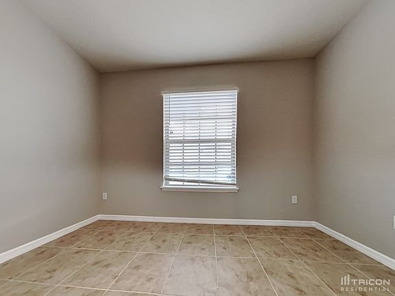 2nd image of 704 Citrus Isle Dr