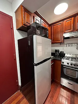 Rented by Real Manhattan Group LLC | media 5