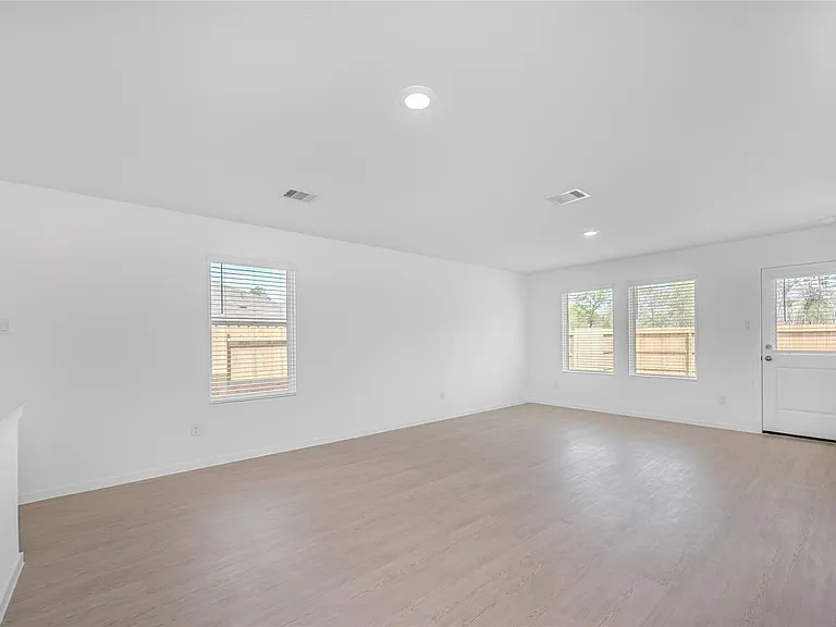 21043 Santopadre St — Photo 16