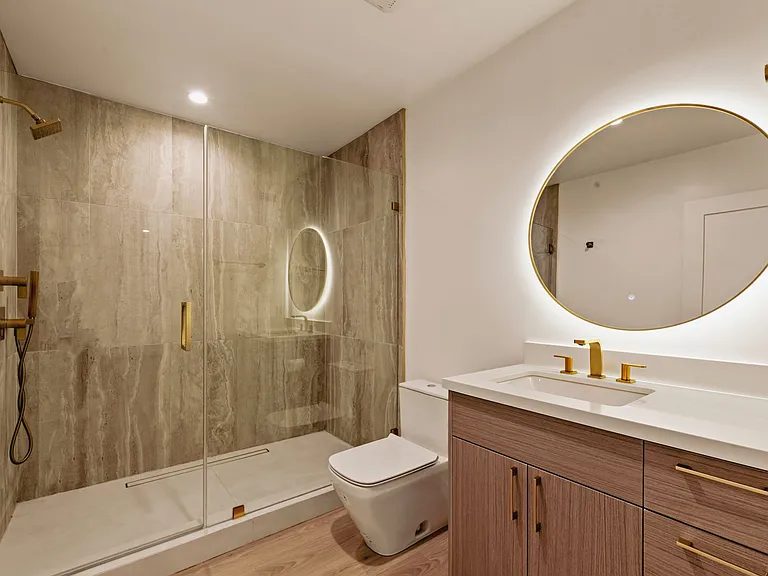 751 N Alfred St — Photo 12