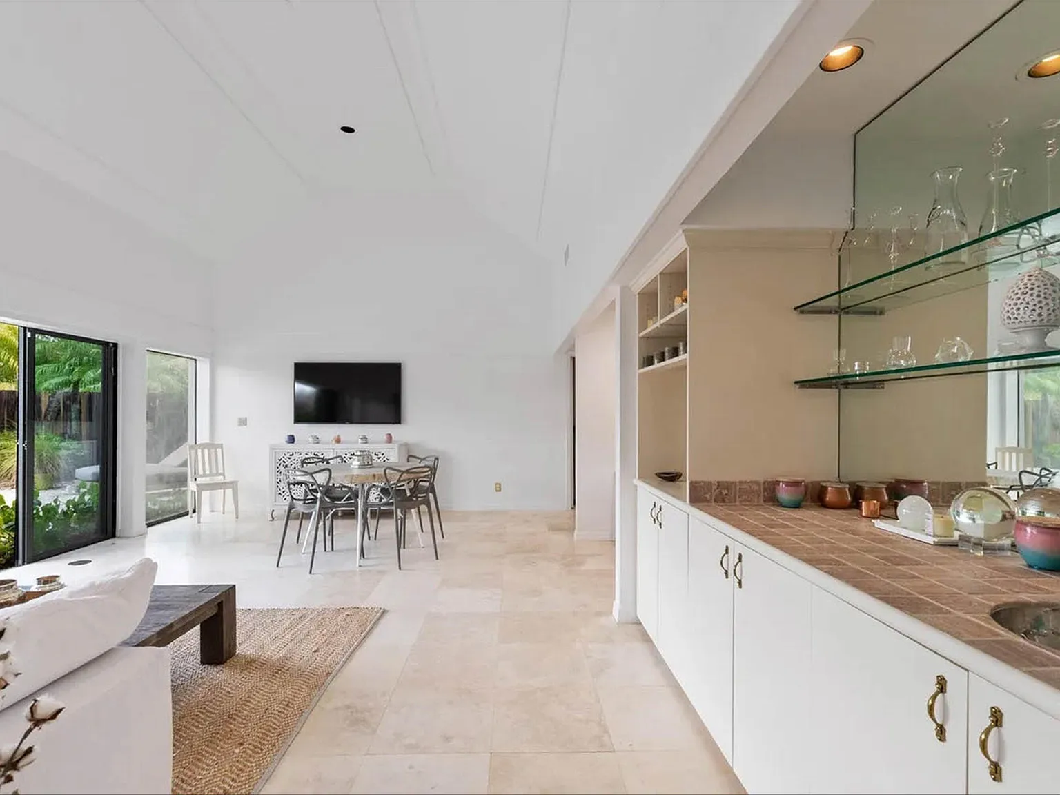 2 bed, 2.0 bath, 1512 sqft, $10,000 — Photo 4