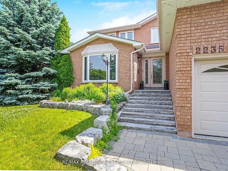 2235 Grenville Dr — Photo 2