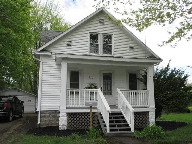 212 Marshall St photo 1