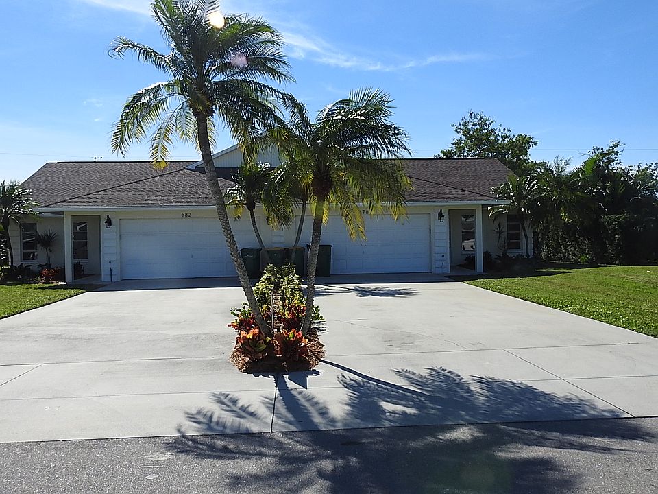 Front of house w/ wide driveway w/ plenty of parking