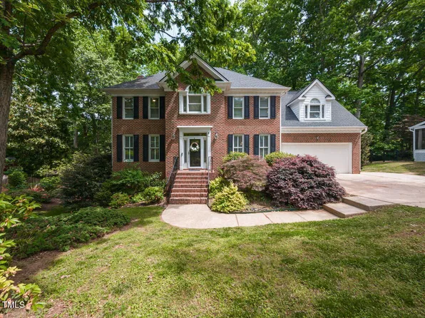 204 Highlands Lake Dr, Cary, NC 27518