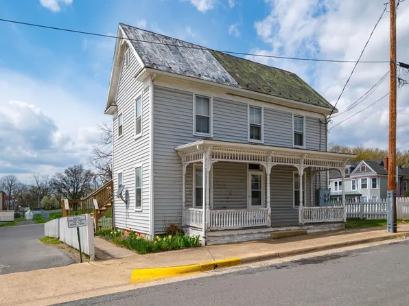 111 Center St, Edinburg, VA 22824