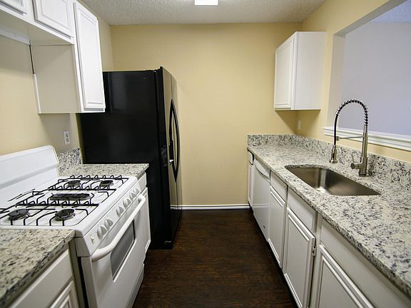 2nd image of 1723 Creekbend Dr