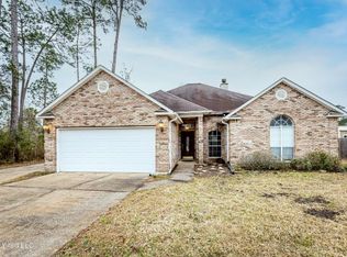 2097 Parkview Dr, Gautier, MS 39553