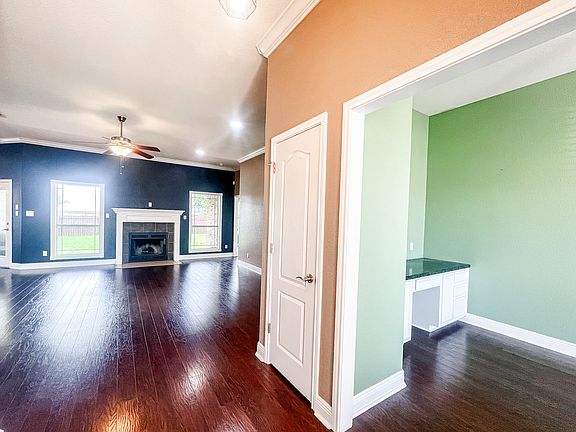 4th image of 212 Sugar Maple Ct