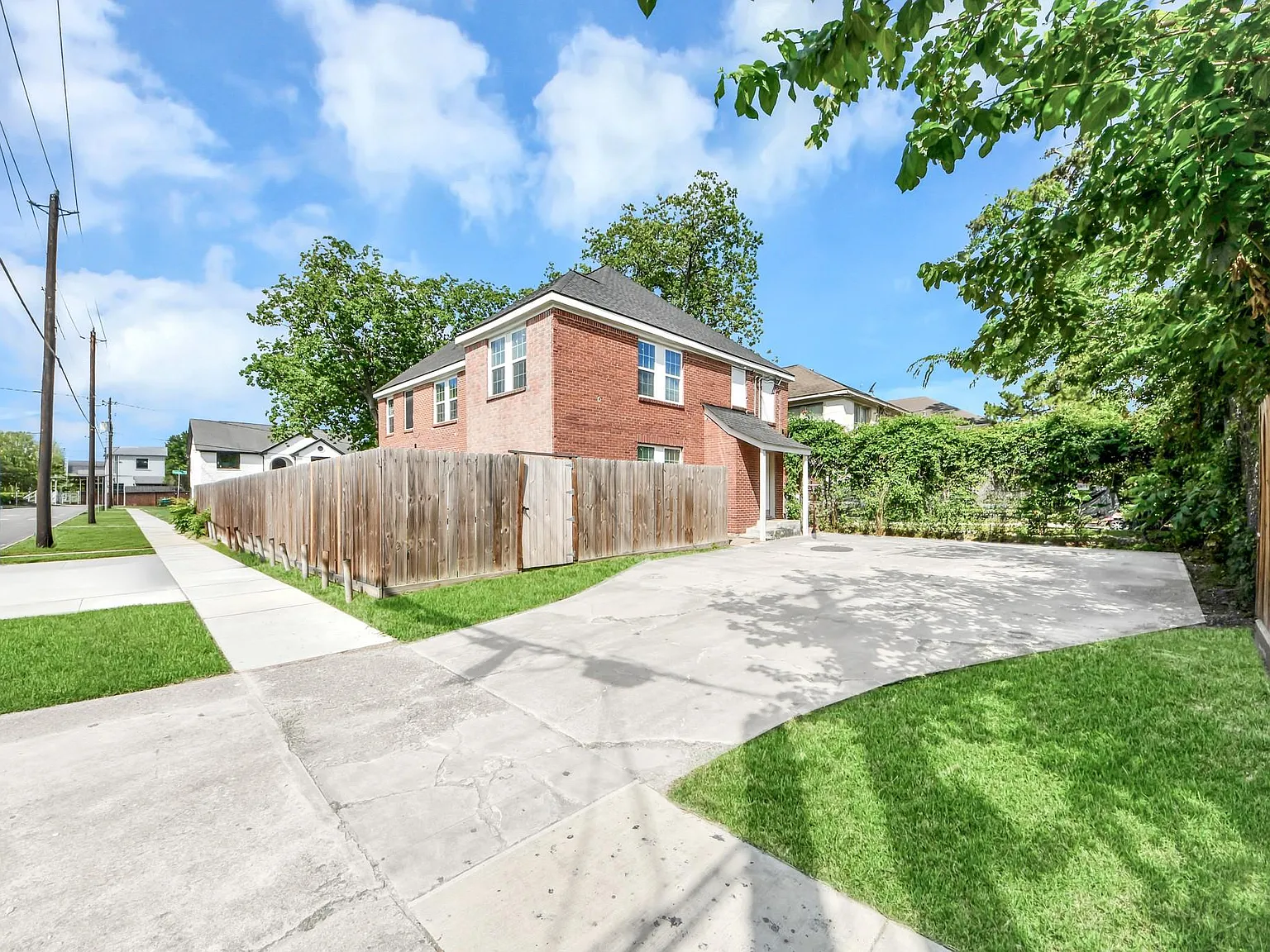 3 bed, 2.0 bath, 3018 sqft, $2,000 — Photo 4
