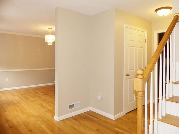 4th image of 1 Pamela Ln