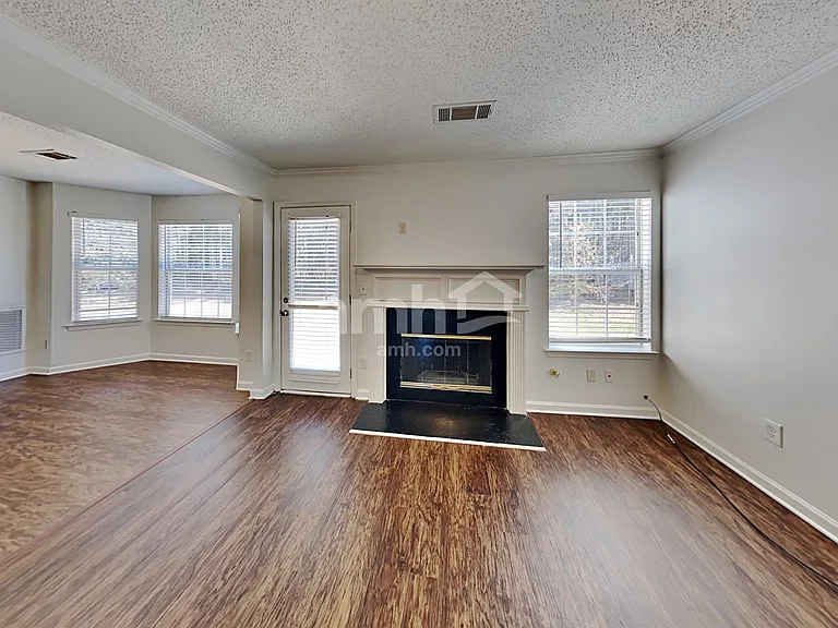 227 Penny Ln — Photo 8