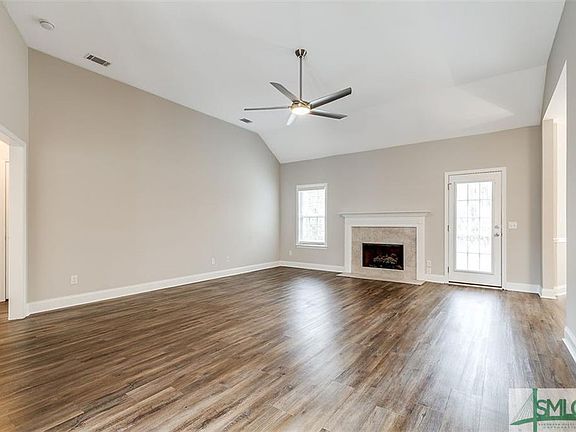 4th image of 24 Greenwood Ave