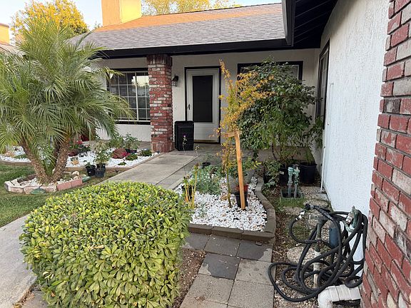 3rd image of 600 Sears Dr