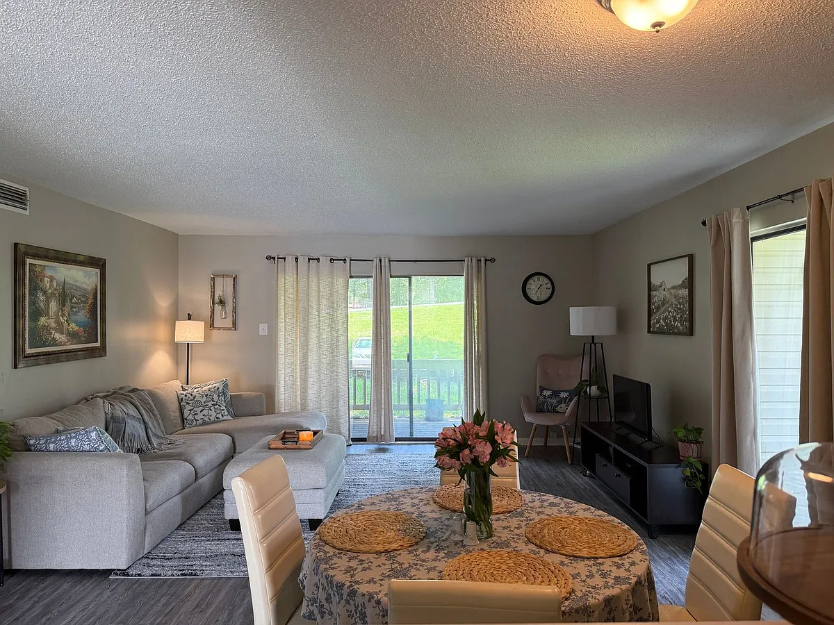 Building Photo - 101 Pine Forest Dr #7