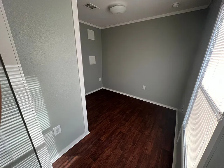 1924 Lake Crest Ln — Photo 16
