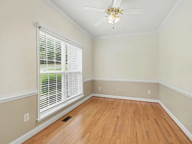 24 Crestwood Ln — Photo 6