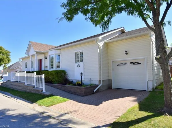 137 Silverbirch Blvd, Hamilton, ON L0R 1W0