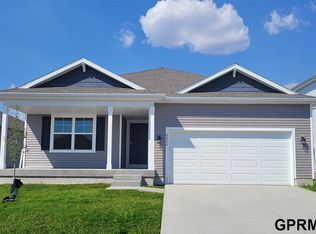 20560 Emiline St, Gretna, NE 68136