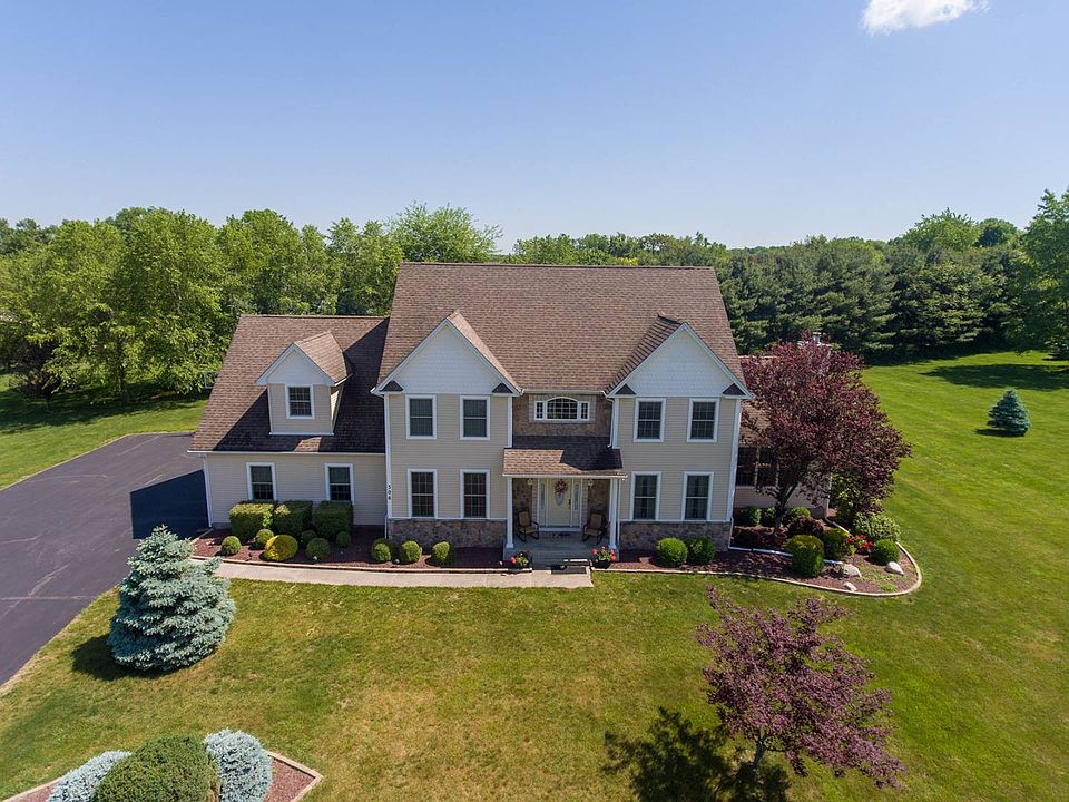 1st image of 306 Veterans Cir