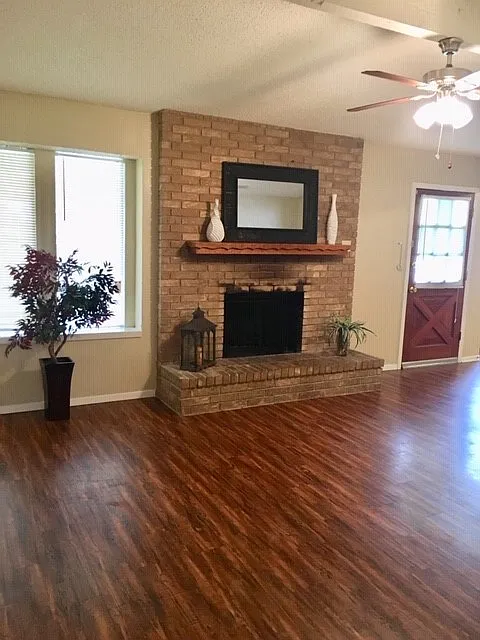 3 bed, 2.0 bath, 1606 sqft, $1,850 — Photo 2