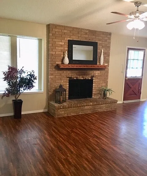 721 Lindenwood Dr — Photo 2