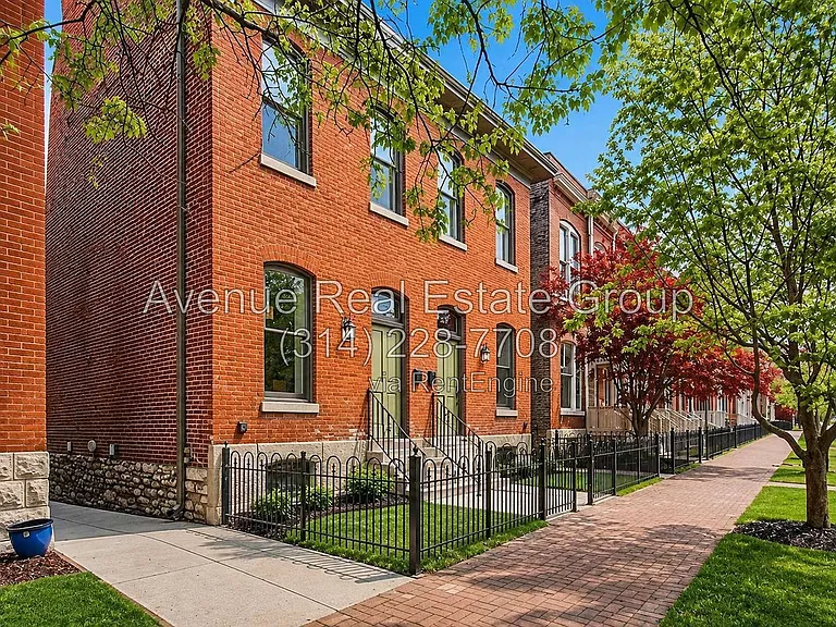 2329 Hickory St — Photo 1
