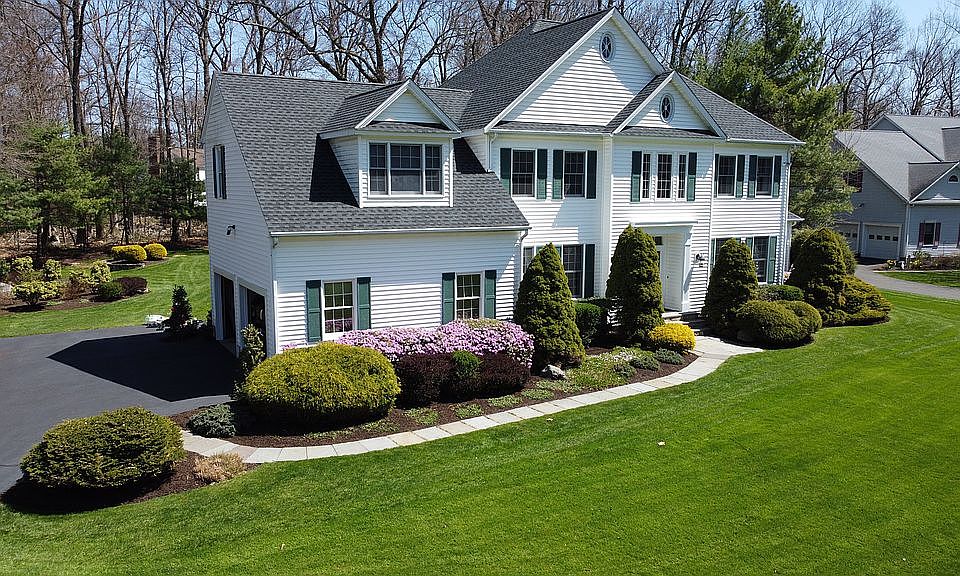 1st image of 27 Maplewood Dr