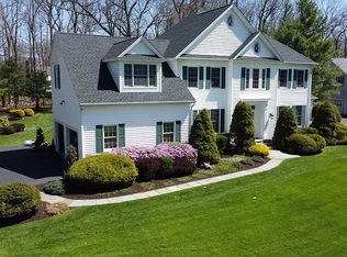 27 Maplewood Dr, Danbury, CT 06811