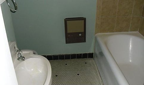 5th image of 409 E 21st St APT 8