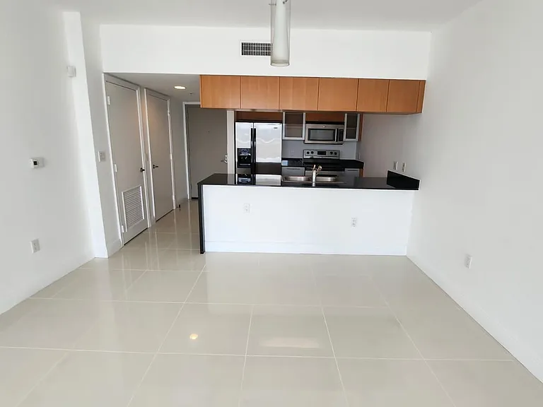 1750 N Bayshore Dr #2010 — Photo 4