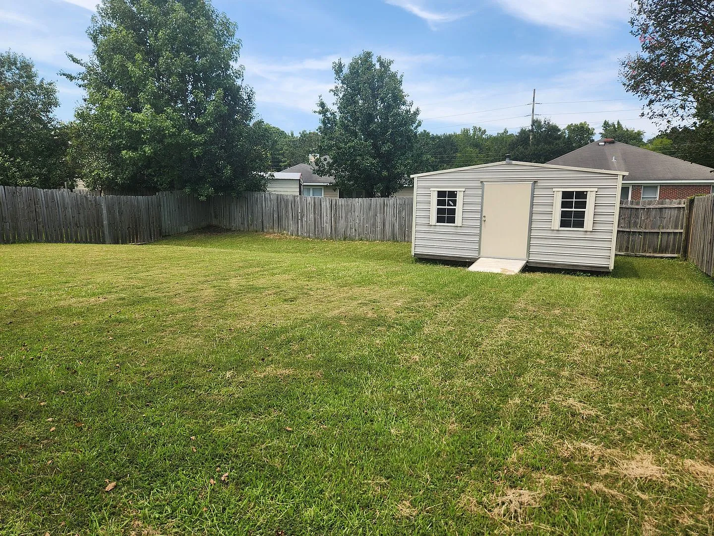 3 Bedrooms 2 Baths 2 Car garage - North Columbus — Photo 2