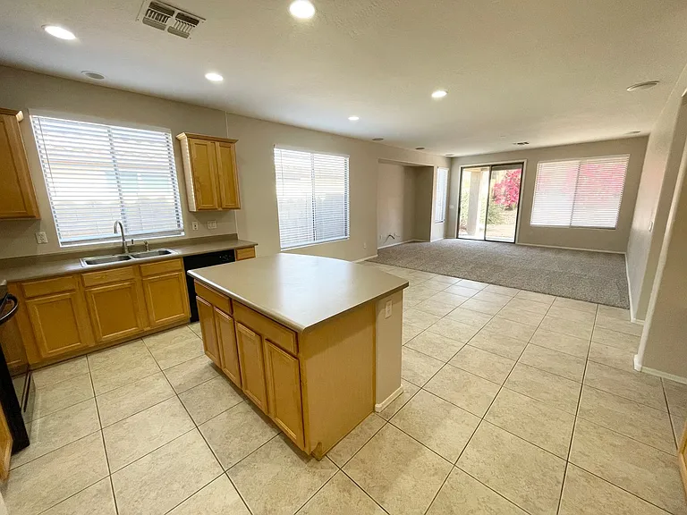 3720 W Rushmore Dr — Photo 7