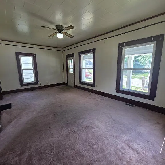 1027 S Bell St — Photo 8
