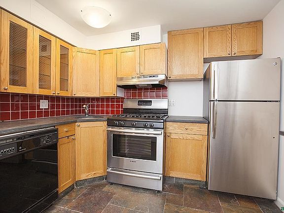 3rd image of 211 Thompson St APT 4C