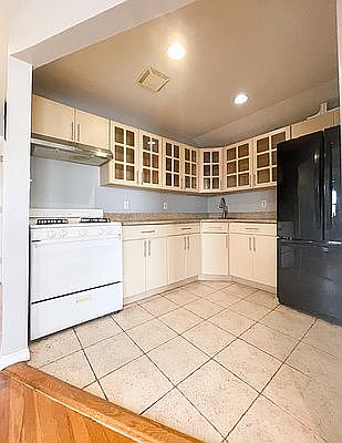 4th image of 19-31 76th St #2F