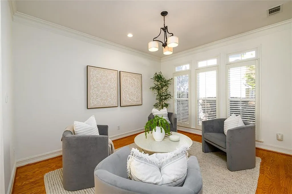 5 bed, 3.0 bath, 2578 sqft, $3,500 — Photo 4
