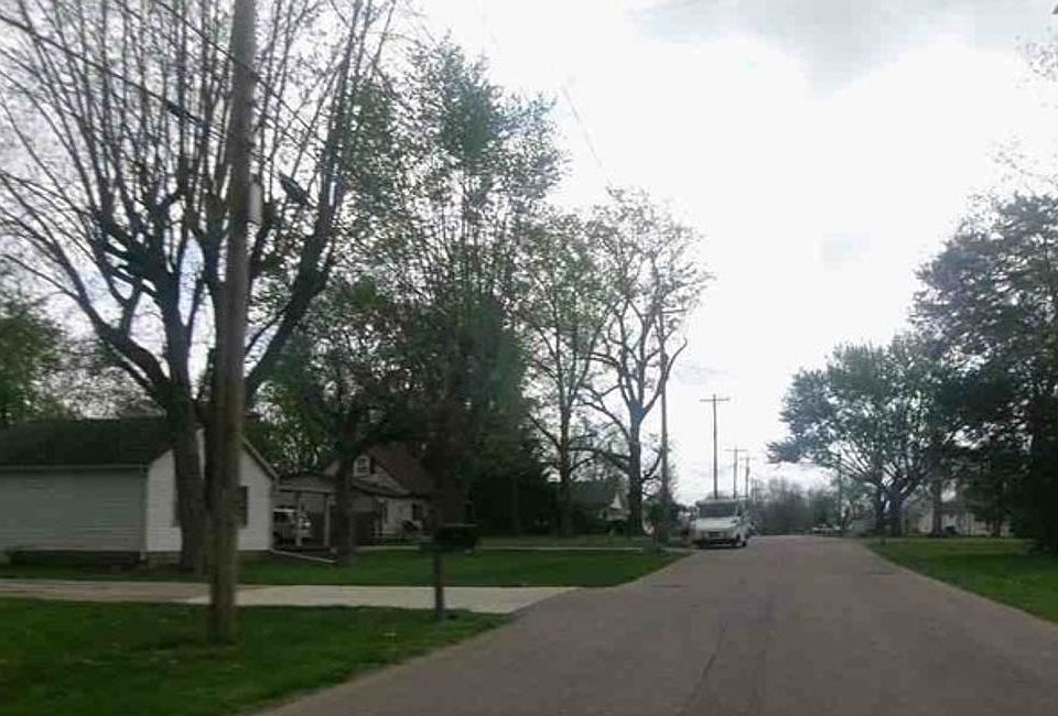 Exterior Neighborhood (street photo)