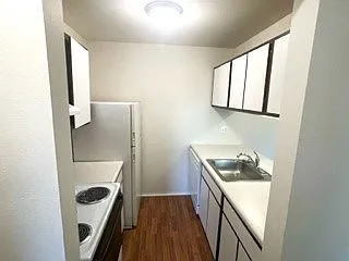 Perry Place Apartments — Photo 33