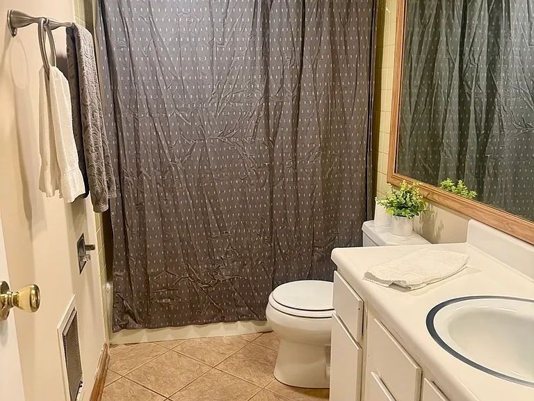 4424 Euclid Ave #1D — Photo 11