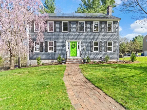 7 Holbrook St, Medway, MA 02053